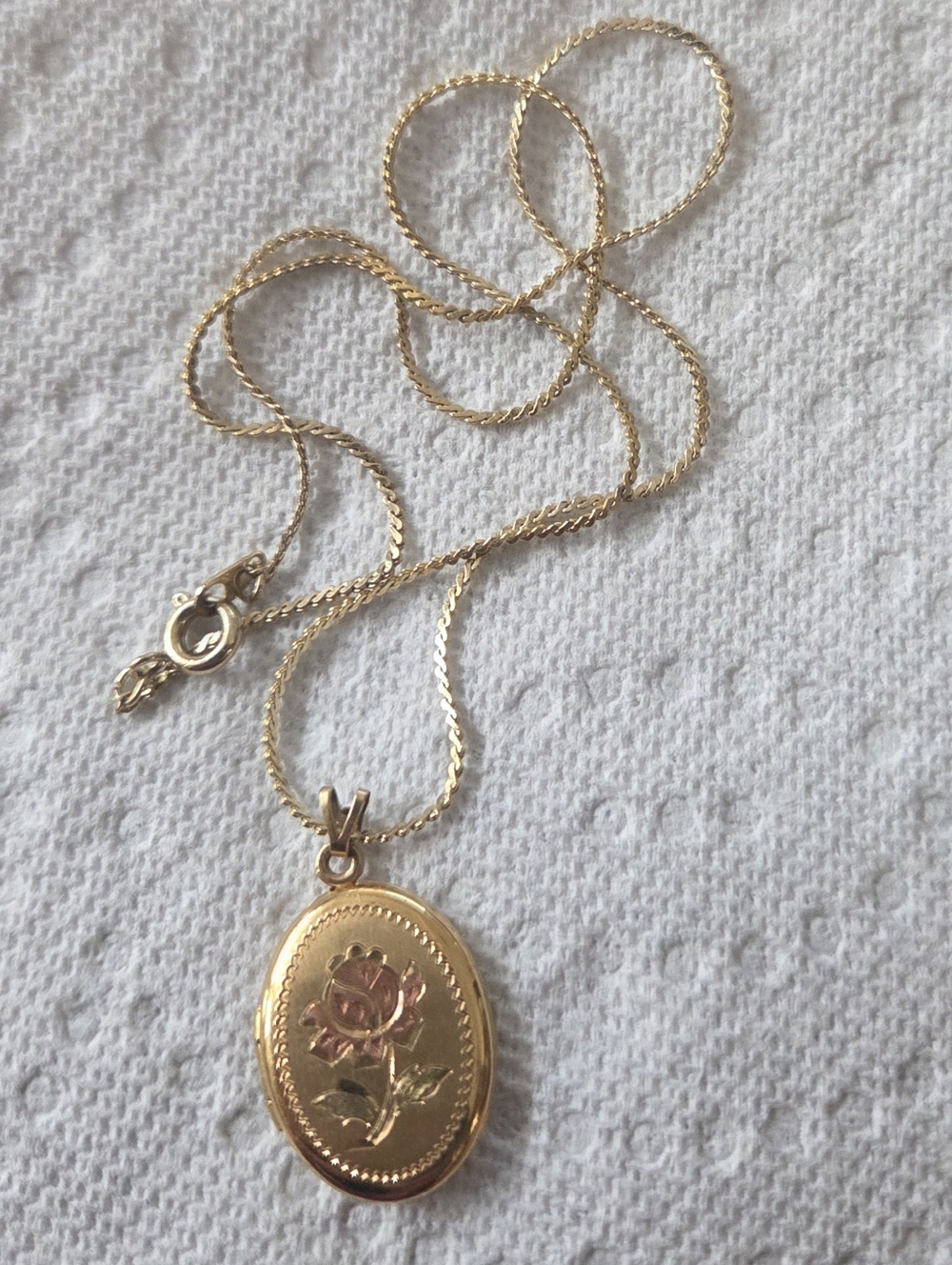 Golden Rose Locket Necklace - Vintage - Excel. Condition